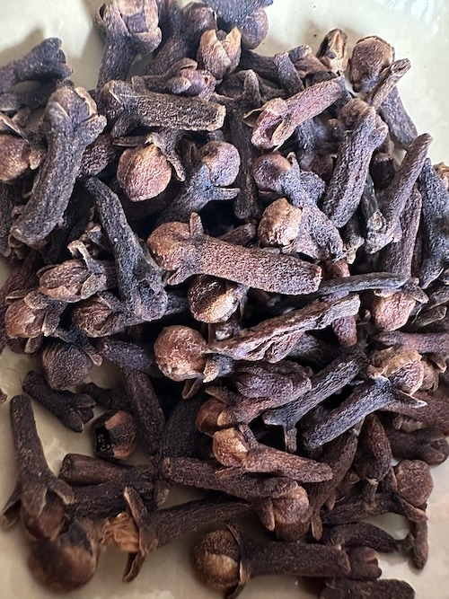 37 DIY Recipes and Benefits of Clove Water: A Natural Remedy for Health, Skin, and Hair