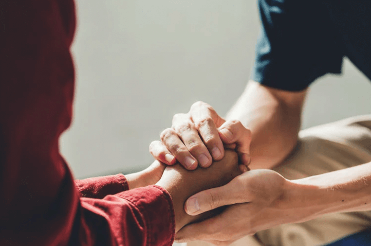 30 Better Ways to Say “Sorry for Your Loss” (That Actually Offer Comfort)