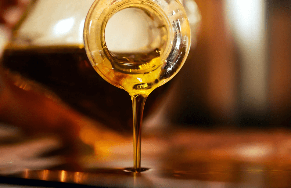 Castor Oil Uses Ideas: Nature’s Botox in a Bottle (No Needles, No Drama)